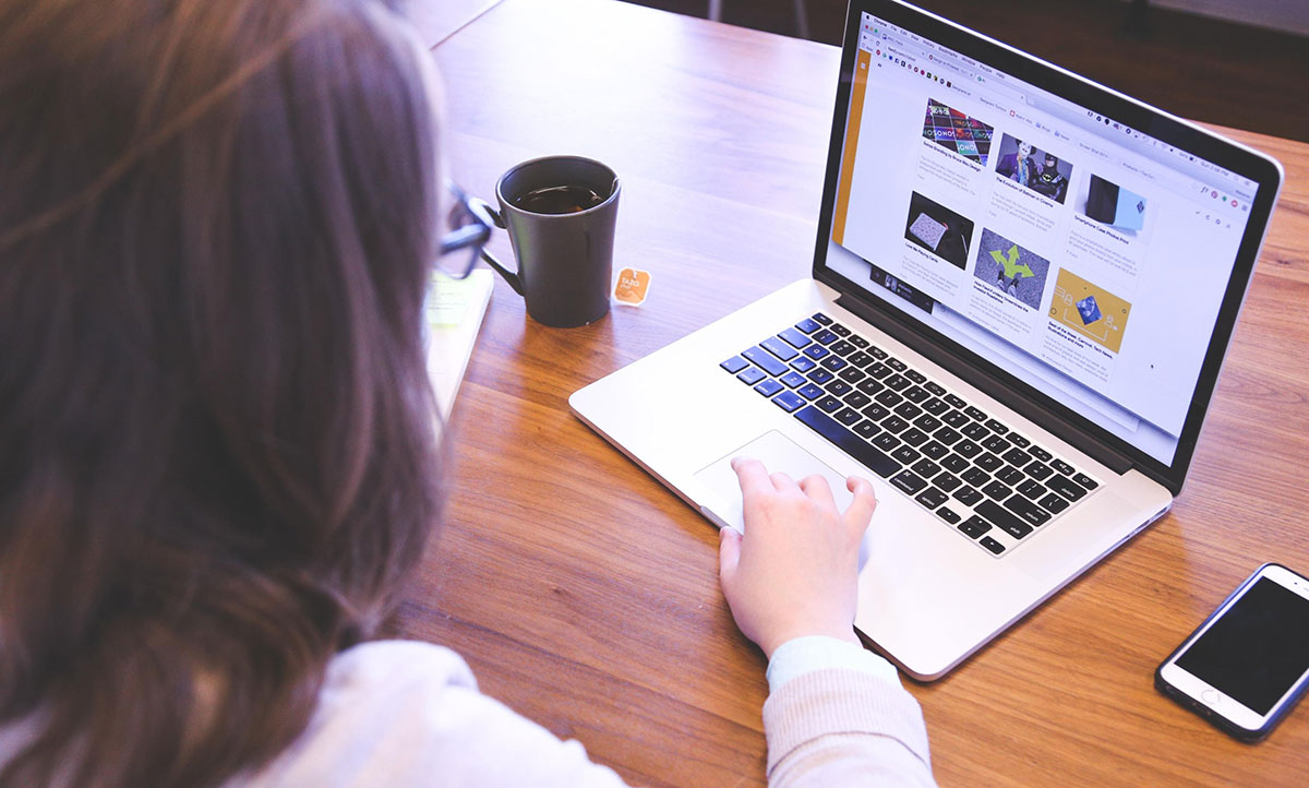 woman on laptop looking at blog listing